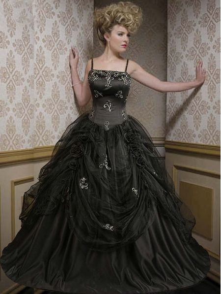 Pop Alternative Dresses: Gothic Inspiration on Your Wedding Gown